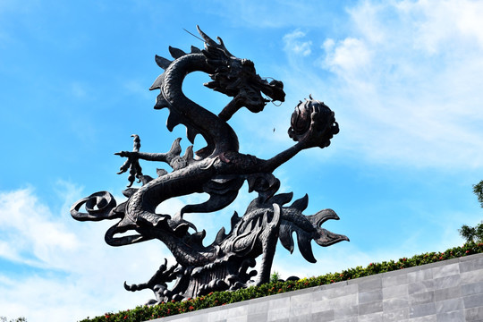 三亚 龙雕塑