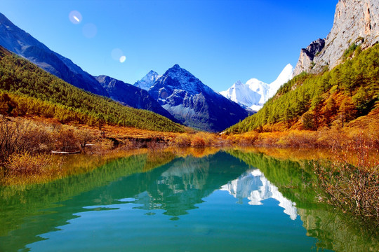 四川稻城亚丁 秋天湖景