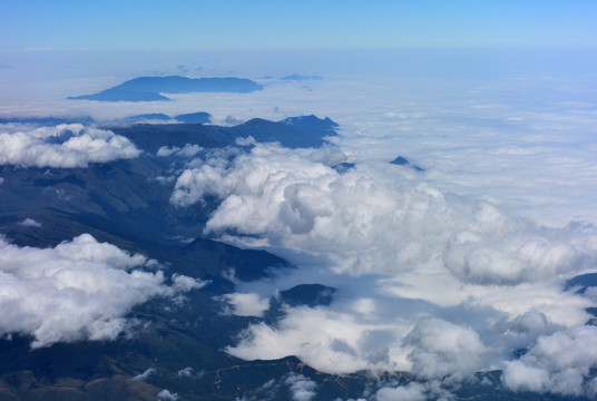 航拍高山云海