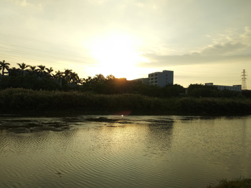 河畔夕阳