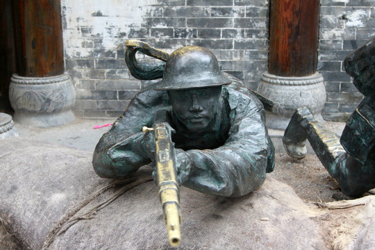 抗日士兵铜像