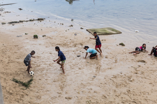 泰国普吉岛海滩儿童