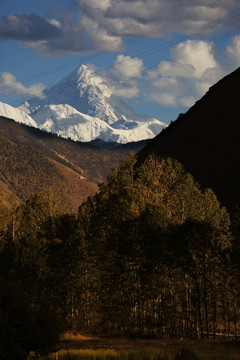 贡嘎雪山