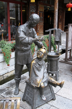 清朝理发人物铜像