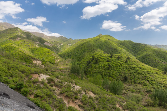 蓝天白云青山
