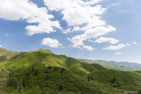 蓝天白云青山