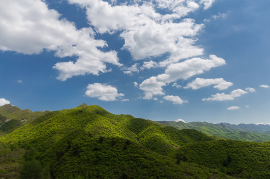 蓝天白云青山