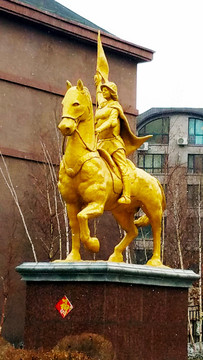 骑马女英雄 雕像