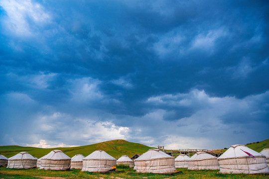 雨前蒙古包