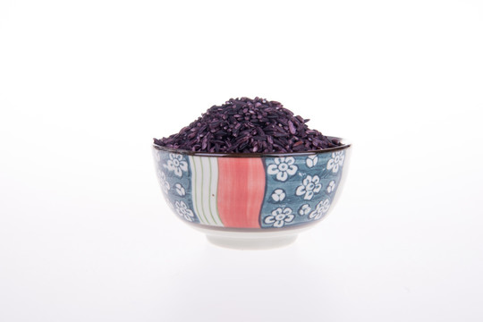 碗中尖起来的紫米
