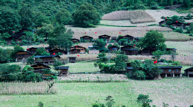 怒江两岸风光