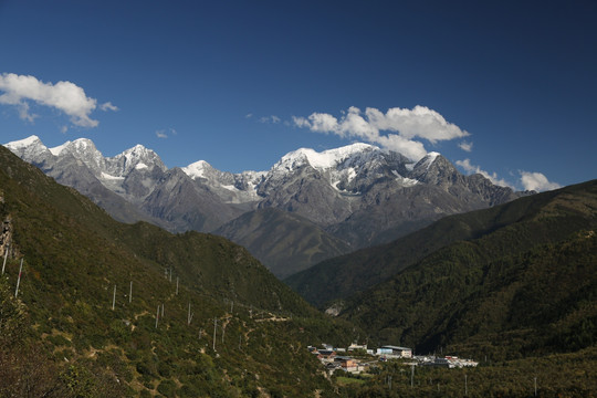 雪山 草地