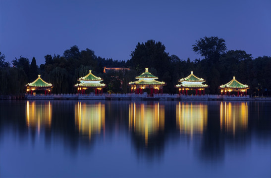 北京北海公园五龙亭