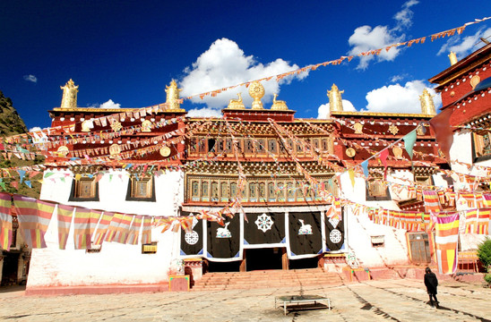 藏族寺庙 蚌普寺