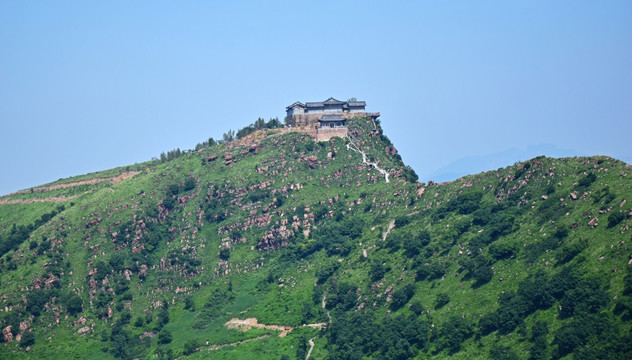 山顶上的寺庙古建筑