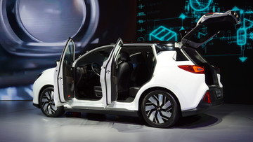 白色SUV