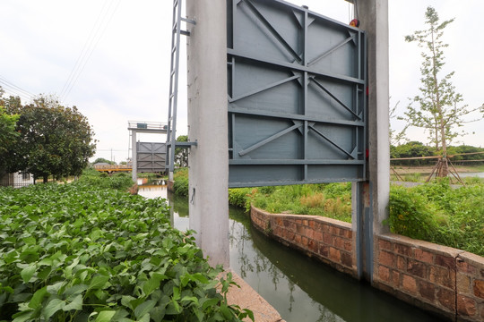 水闸水坝