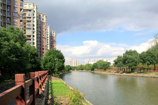 河边的建筑