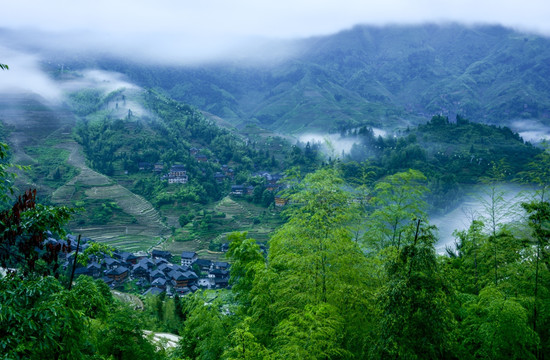 云雾山谷梯田古寨