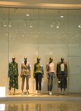 服装专卖店 专卖店橱窗