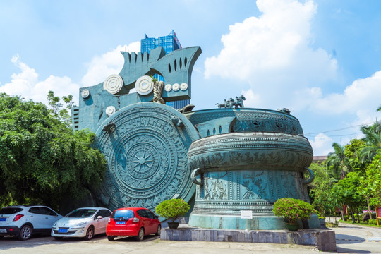 广西民族文物苑铜鼓造型建筑