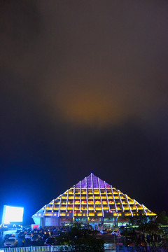 武隆游客中心 金字塔型建筑夜景