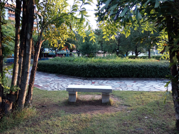 广场休息石凳