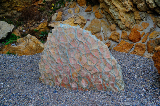 龟裂石