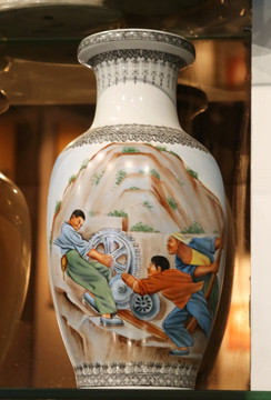 景德镇文革瓷运机器瓷瓶