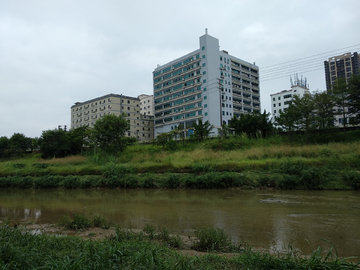 河畔建筑
