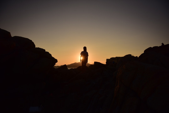 夕阳人物剪影