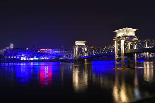 武汉江边夜景