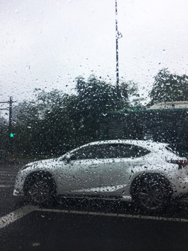 雨天驾驶