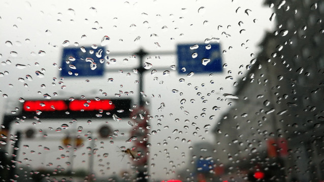 玻璃上的水珠 玻璃 车窗 雨点