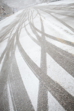 雪 痕迹 道路