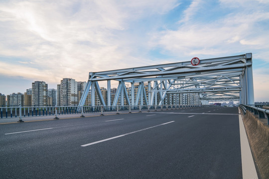 中国常州新龙大桥及城市景观