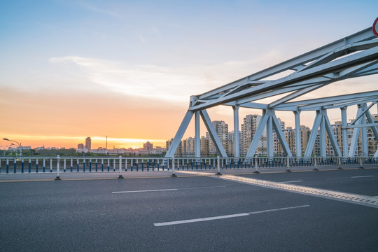 中国常州新龙大桥及城市景观