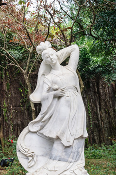 美女雕像