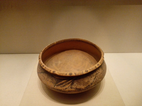 青海文物陶器陶碗陶罐手机摄影