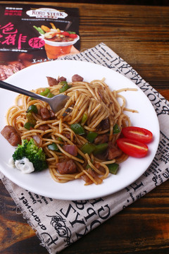 黑椒牛排意面