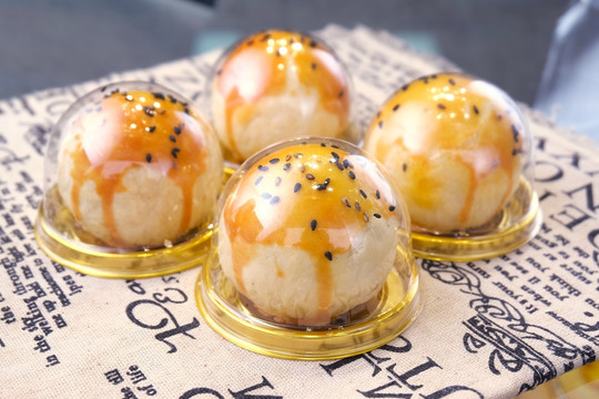 莲蓉蛋黄酥