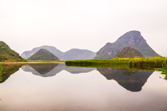 湖泊山影