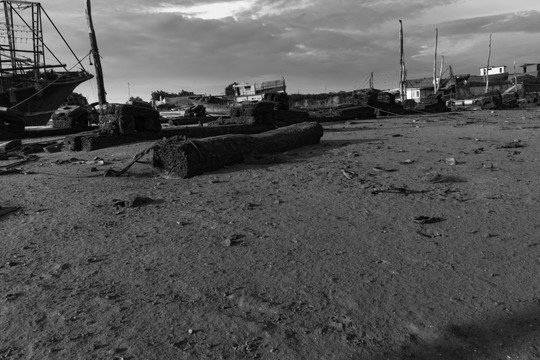 海滩渔船 沉船木 拴船木 渔港