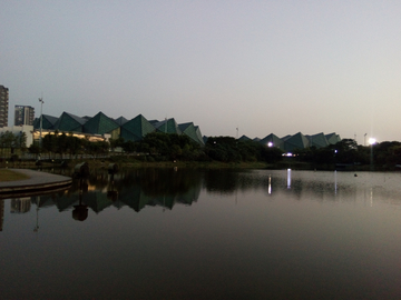 湖畔黄昏