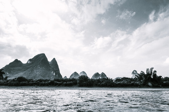 黑白桂林山水