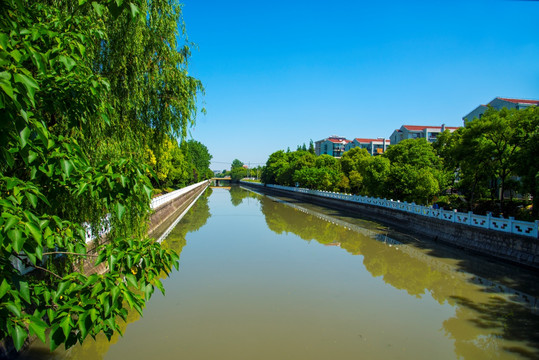 闵行区颛桥横泾河风光