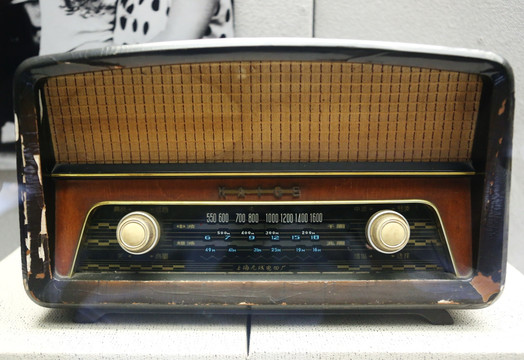 老式文革革时时期期收音音机