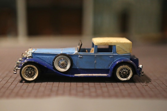 蓝色小汽车模型