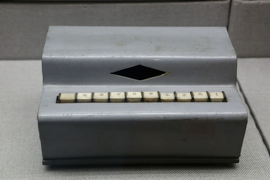 八十年代琴键式交通信号控制器
