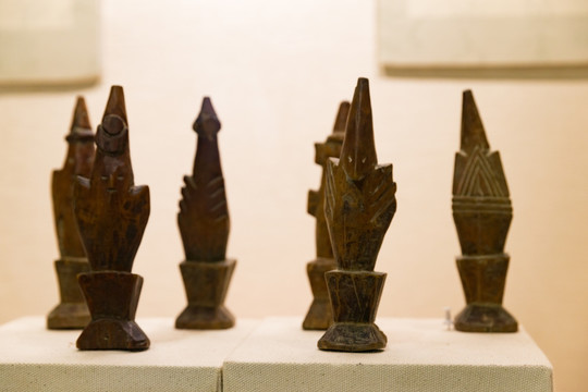 东巴文化木雕神偶